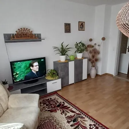 Apartment Schwarz Lauter